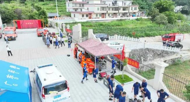 陽山黃坌鎮(zhèn)組織開展應(yīng)急救援培訓和綜合演練